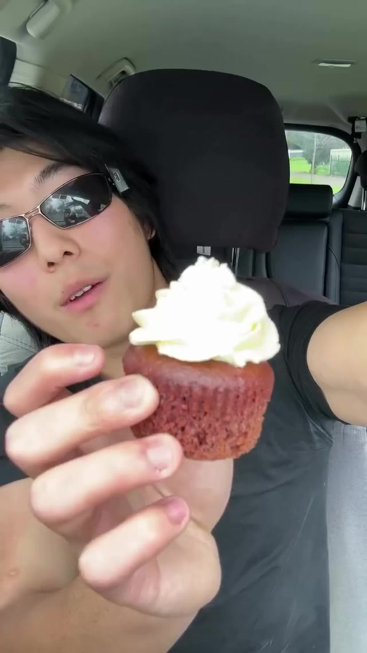 Preview: a food reviewer about to taste Chloe's bakes